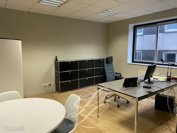 Bureau 48 m² 