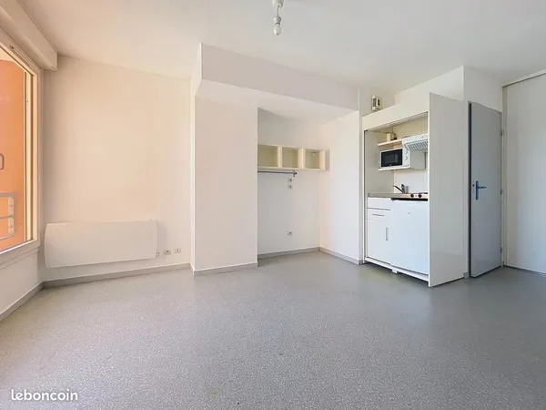 Studio 1 pièce 19 m² 