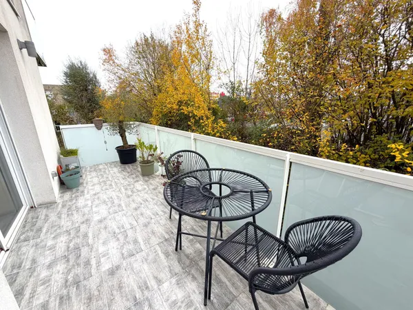 Appartement de type 3 avec terrasse et 2 places de parking 