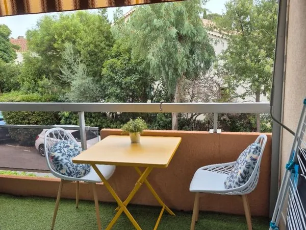 F2 24m2 meublé + balcon port santa lucia 