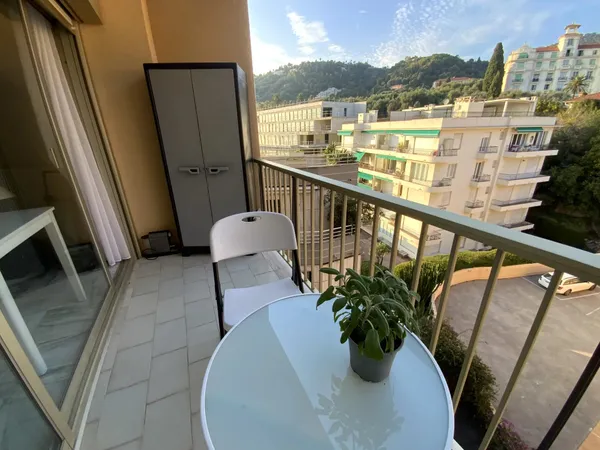 MENTONE GARAVAN DAVANTI AL PORTO 