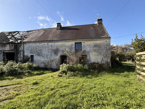 MAISON A RENOVER AVEC DEPENDANCE 