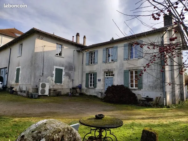 Propriété 8 pièces 235 m² 
