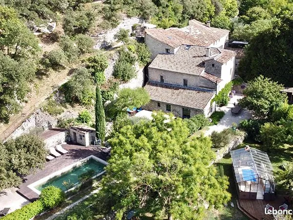 Maison 11 pièces 352 m² 