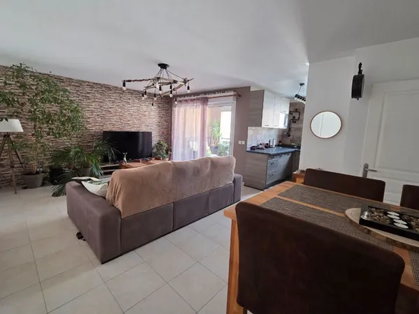 Appartement T3 rénové, balcon et garage ? Secteur calme à La Seyne-sur-Mer 