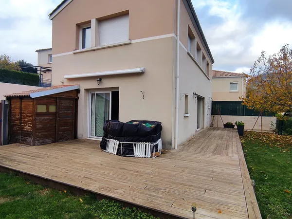 Vends maison rénovée avec jardin 