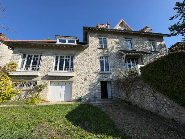 Maison 9 pièces 218 m² 