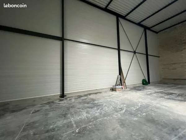 Local d'activité 235 m² 
