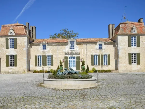 Somptueuse Chartreuse avec vignoble près de Saint-Emilion 