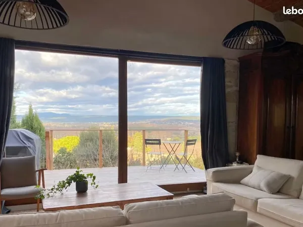 Maison avec vue imprenable près d'Uzès 