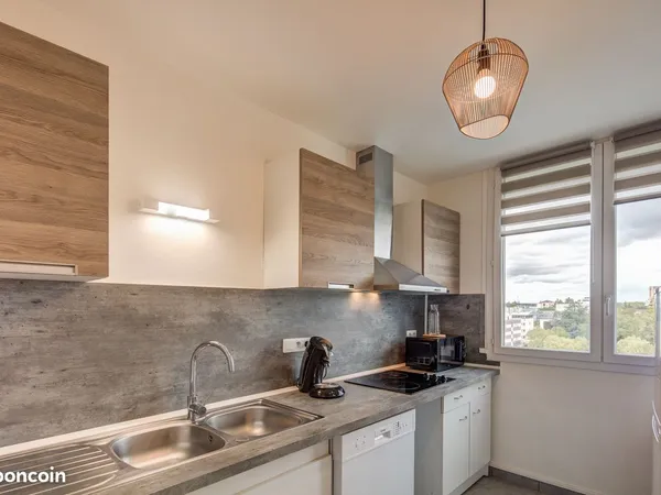 Pau — appartement T4 69 m² Carrez (76 m² utiles) rénové, vendu loué en colocation 