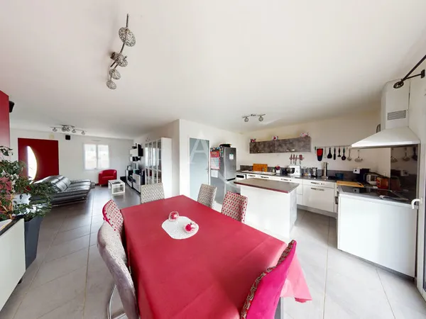Maison de plain-pied de 2014 avec jardin clos 