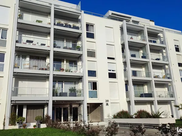 Appartement lumineux T2 36m² environ proche marché central 