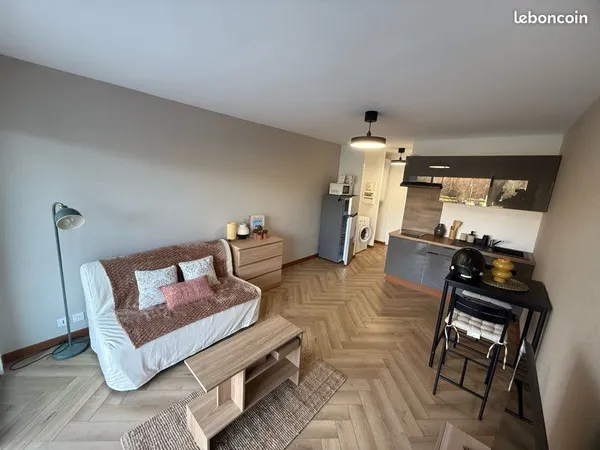 CHARMANT STUDIO A LOUÉ 22,5 m2 + 5m2 Terrasse 