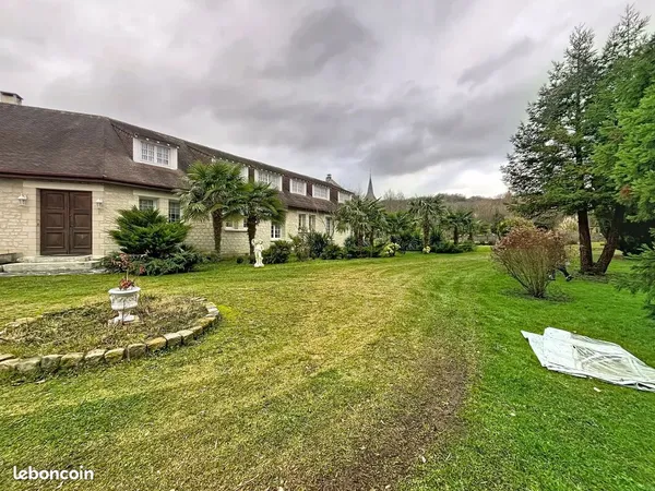 Propriété 8 pièces 313 m² 