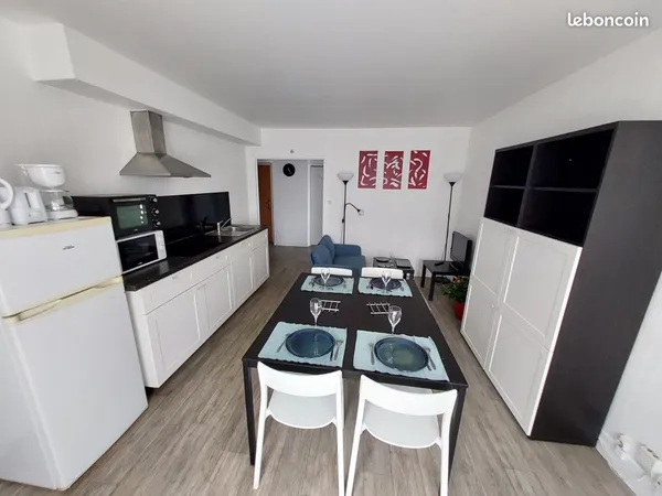 Chambre privée, fac, écoles, wifi tv lave linge, appartement de 4 chambres 