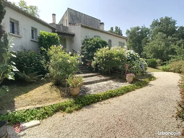 Propriété 7 pièces 145 m² 