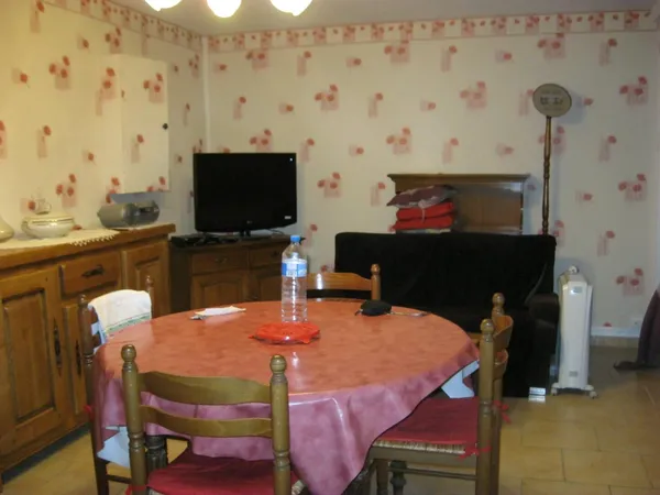 Aumale : Commune de Marques : Investisseurs, maison 2 apparts, 4 studios, 270m². 