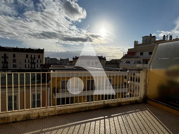 Nice Port Studio 29 m² au 6eme étage avec terrasse 