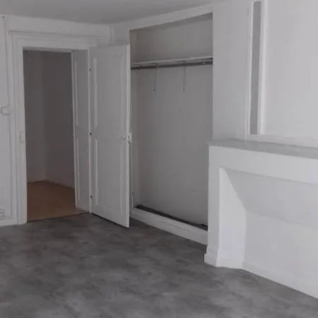 Studio 1 pièce 45 m² 