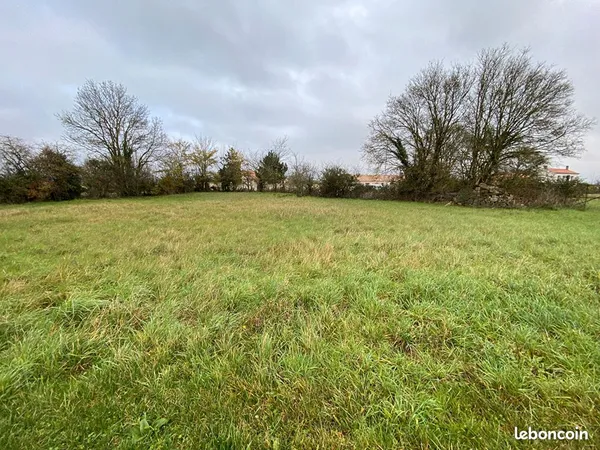 Terrain 1060 m² SURGERES 