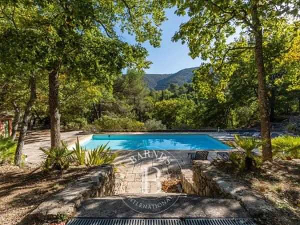 BONNIEUX - ENVIRONNEMENT EXCEPTIONNEL - 5 CHAMBRES - COURT DE TE 