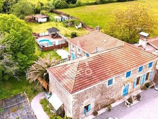 Maison 6 pièces 330 m² 