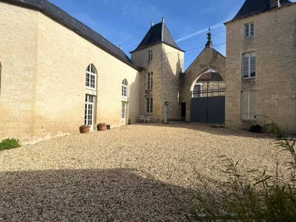 Maison 8 pièces 247 m² 