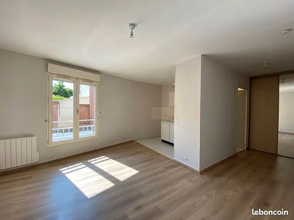 Studio 1 pièce 28 m² 