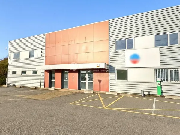 Local d'activité 1546 m² 