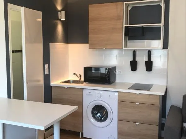Beau studio meublé avec parking en centre ville 