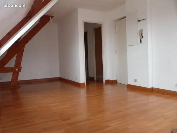 Appartement mansardé Type 2 quartier La Fuye-Velpeau 