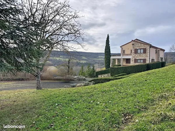 Villa 7 pièces 246 m² 