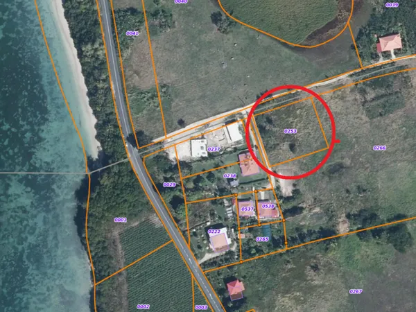 Rare ! Terrain constructible à 100 m de la plage - Grand-Bourg 