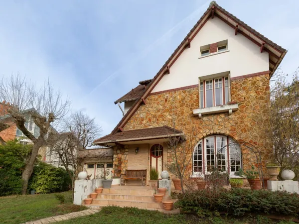 LE VESINET - 12' RER - MAISON ANCIENNE DE 150 M² - 3 CHAMBRES + 