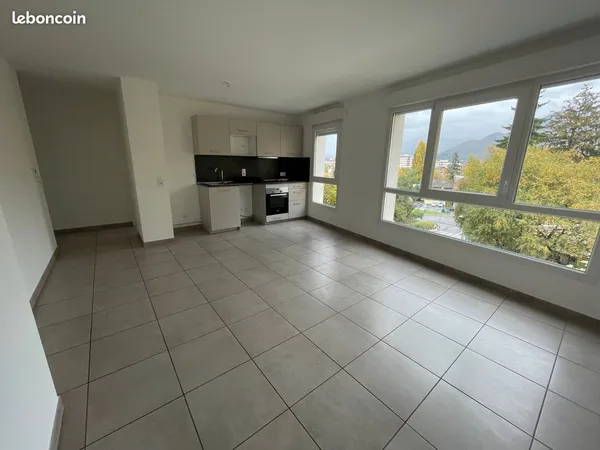 Appartement T4 récent et lumineux à proximité du centre d'Annecy - 395 000 Euros 