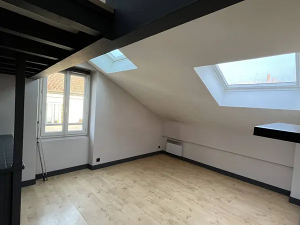 Studio 1 pièce 27 m² 