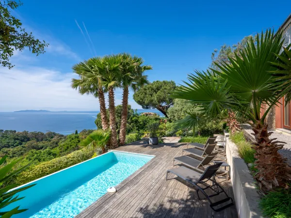 Villa double face à la mer au Rayol-Canadel 