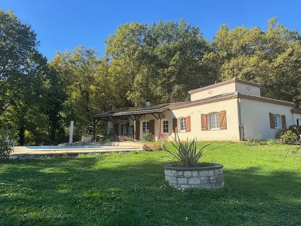 Maison point dominant piscine 