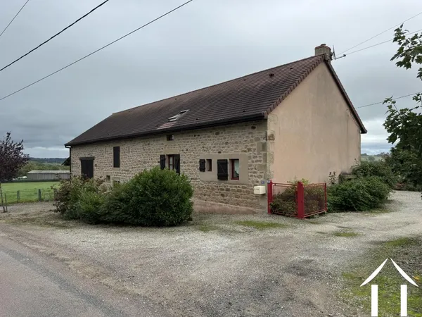Ferme rénovée (Classe D) sur 2000m2 à proximité d'Autun et de Beaune 