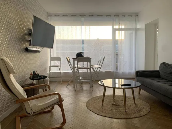 Studio 1 pièce 94 m² 