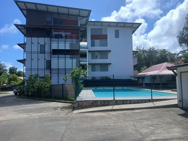 Appartement T3 avec jardin et piscine 
