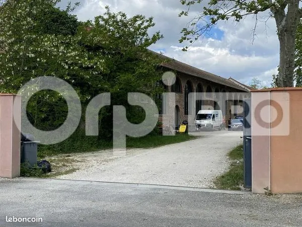Local d'activité 285 m² 