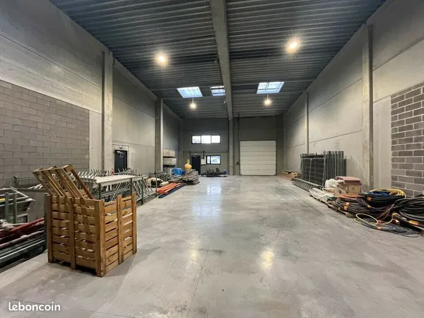 Local d'activité 292 m² 