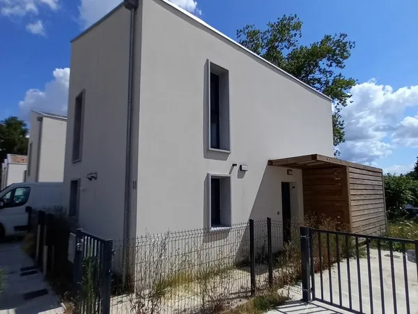 MAISON T4 DANS UN CADRE VERDOYANT ET CALME 