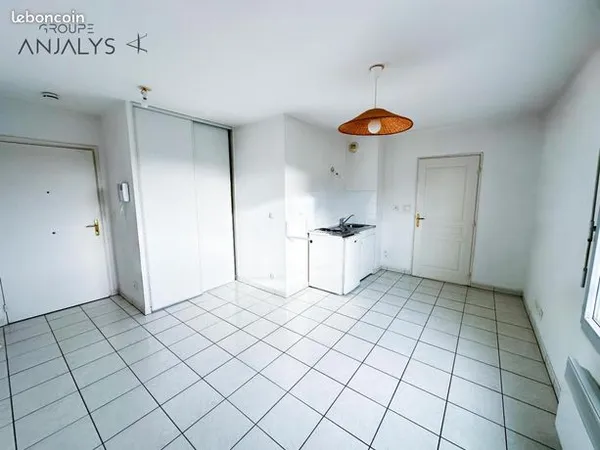 Studio 1 pièce 24 m² 