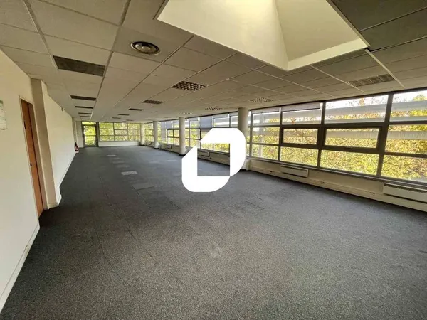 Local d'activité 3403 m² 