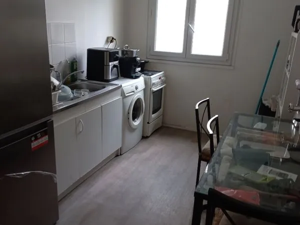 Loue chambre meublée 