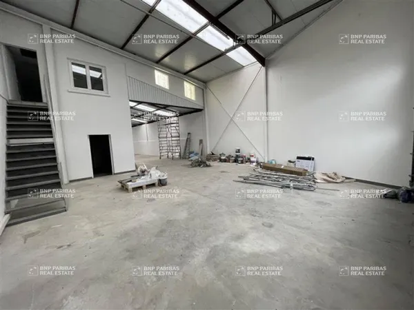 Local d'activité 344 m² 