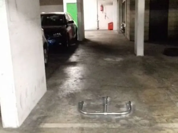 Place de Parking au 1er sous sol Voltaire Roquette 